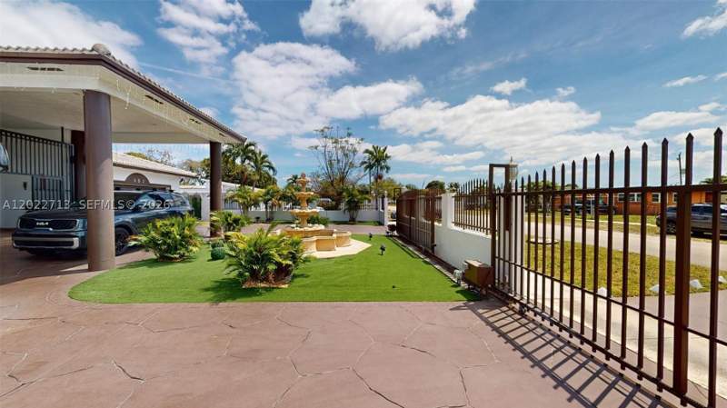 4 bedroom SingleFamilyResidence at 357 W 44th St, Andrews Park, Hialeah — photo 3