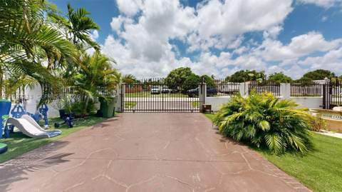 357 W 44th St, Hialeah FL - photo 6 of 89
