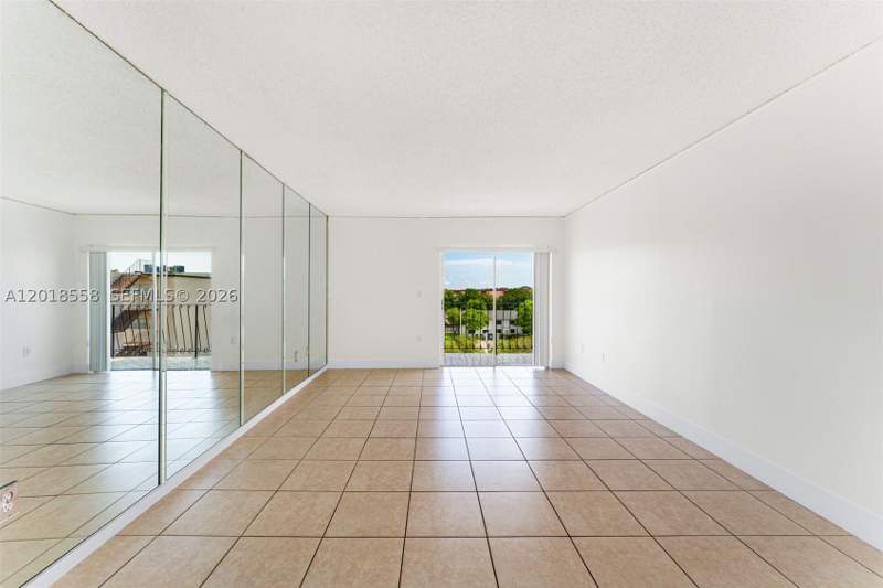 2 bedroom Condominium at 1950 W 54th St 412, Westland-Eden Condo I, Hialeah — photo 2