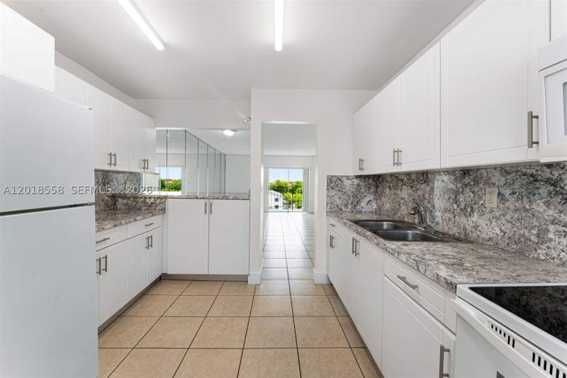 2 bedroom Condominium at 1950 W 54th St 412, Westland-Eden Condo I, Hialeah — photo 4