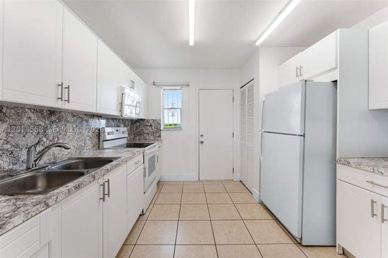 2 bedroom Condominium at 1950 W 54th St 412, Westland-Eden Condo I, Hialeah — photo 5