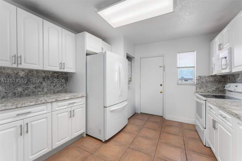 2 bedroom Condominium at 1950 W 54th St 406, Westland-Eden Condo I, Hialeah — photo 2