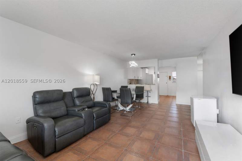 2 bedroom Condominium at 1950 W 54th St 406, Westland-Eden Condo I, Hialeah — photo 4