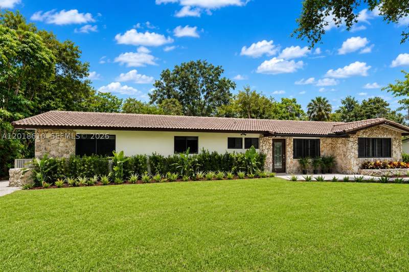 5 bedroom SingleFamilyResidence at 7220 SW 69th Ct, Sunset Haven, Miami — photo 2