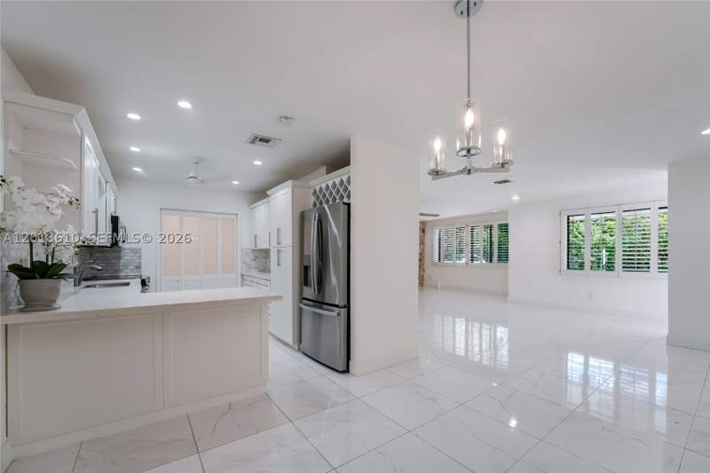 5 bedroom SingleFamilyResidence at 7220 SW 69th Ct, Sunset Haven, Miami — photo 4