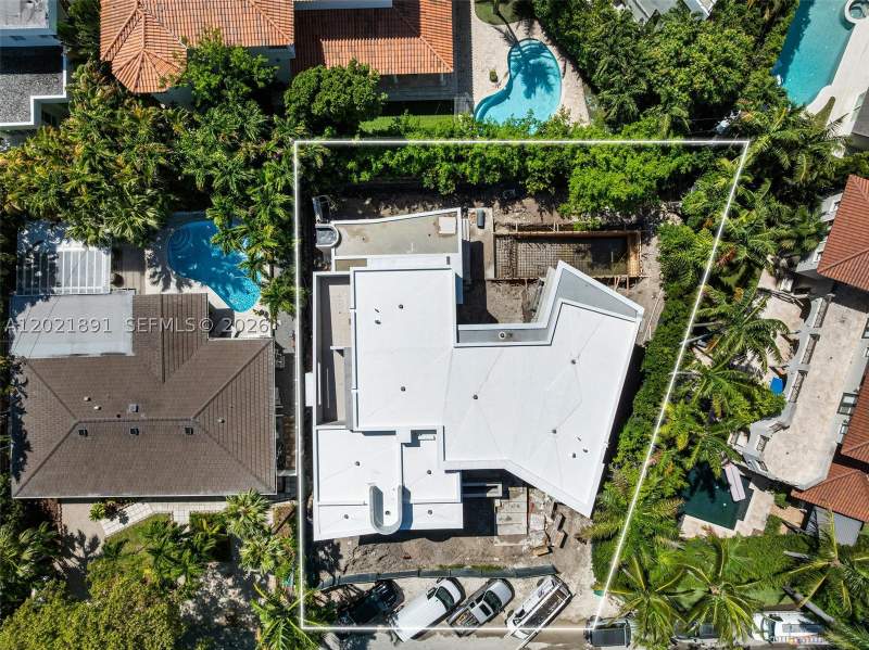 6 bedroom SingleFamilyResidence at 238 Buttonwood Dr, Tropical Isle Homes Sub 4, Key Biscayne — photo 4