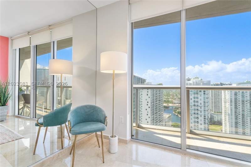 1 bedroom Condominium at 485 Brickell Ave 4206, Icon Brickell Condo No 3, Miami — photo 4