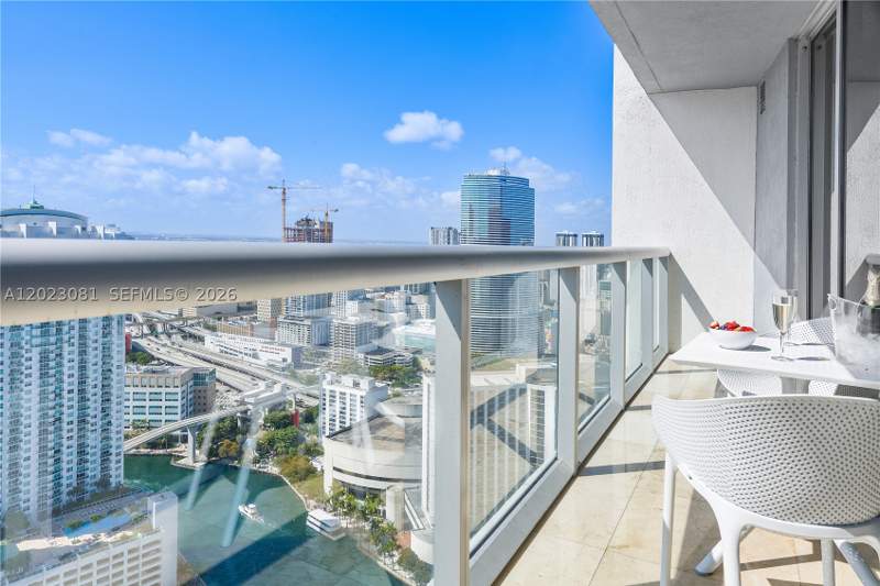 1 bedroom Condominium at 485 Brickell Ave 4206, Icon Brickell Condo No 3, Miami — photo 5