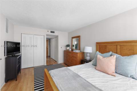7601 E Treasure Dr 2001, North Bay Village FL - photo 10 of 38