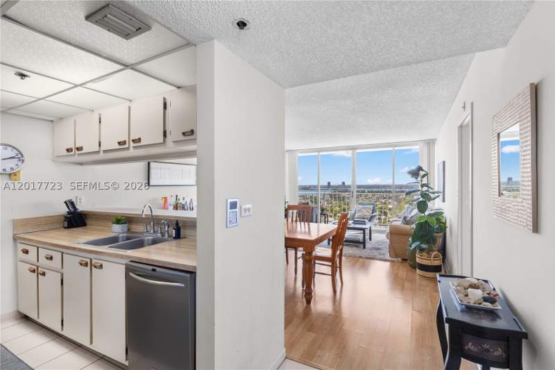 2 bedroom Condominium at 7601 E Treasure Dr 2001, The Grandview Palace Cond, North Bay Village — photo 5