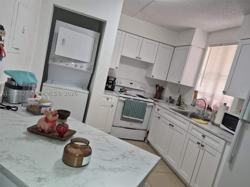 1 bedroom Condominium at 6195 NW 186th St 106, Mirassou Condo, Hialeah — photo 2