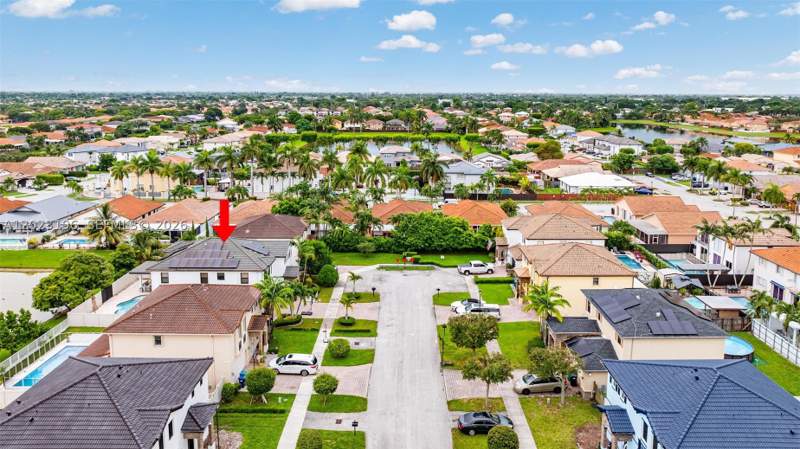 5 bedroom SingleFamilyResidence at 16125 SW 65th Ln, Jarguti Subdivision, Miami — photo 3
