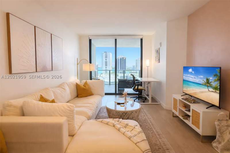 1 bedroom Condominium at 1600 NE 1st Ave 1605, CANVAS CONDO, Miami — photo 1