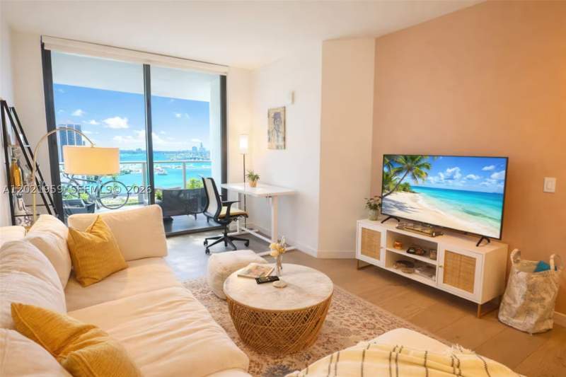 1 bedroom Condominium at 1600 NE 1st Ave 1605, CANVAS CONDO, Miami — photo 2