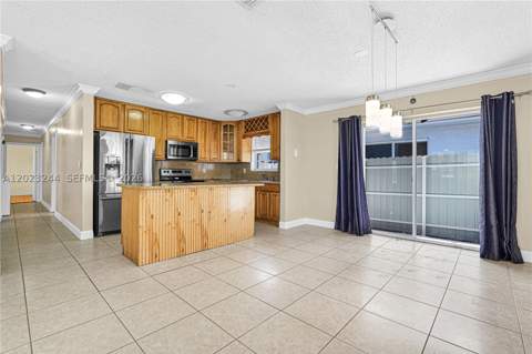 2400 SW 103rd Ct, Miami FL - photo 6 of 22
