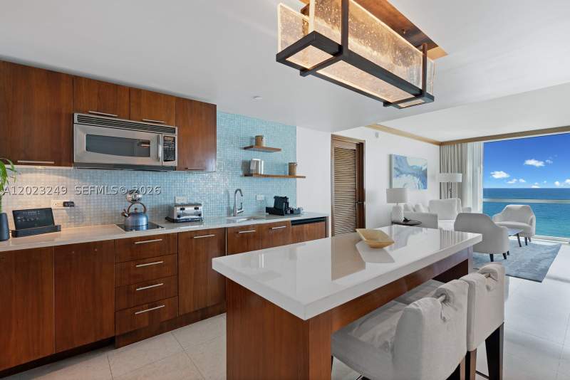 2 bedroom Condominium at 6801 Collins Ave 705 (Door 722), Central Carillon Beach Co, Miami Beach — photo 4