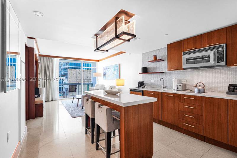 1 bedroom Condominium at 6801 Collins Ave 611 (Door 610), Central Carillon Beach Co, Miami Beach — photo 3