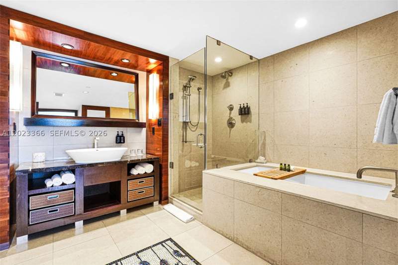 1 bedroom Condominium at 6801 Collins Ave 611 (Door 610), Central Carillon Beach Co, Miami Beach — photo 5