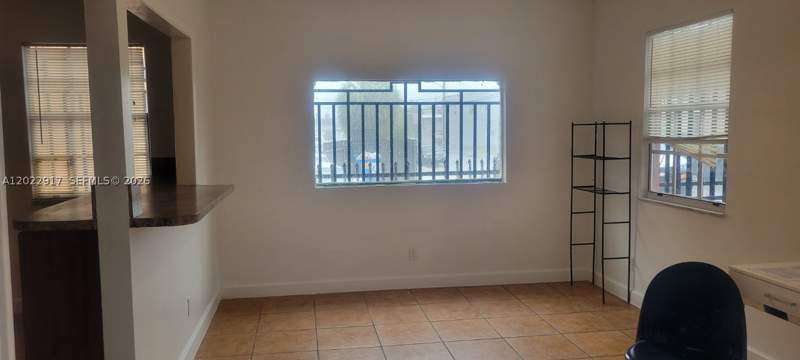 3 bedroom SingleFamilyResidence at 71 NW 18th Ave, Orange Park, Miami — photo 2
