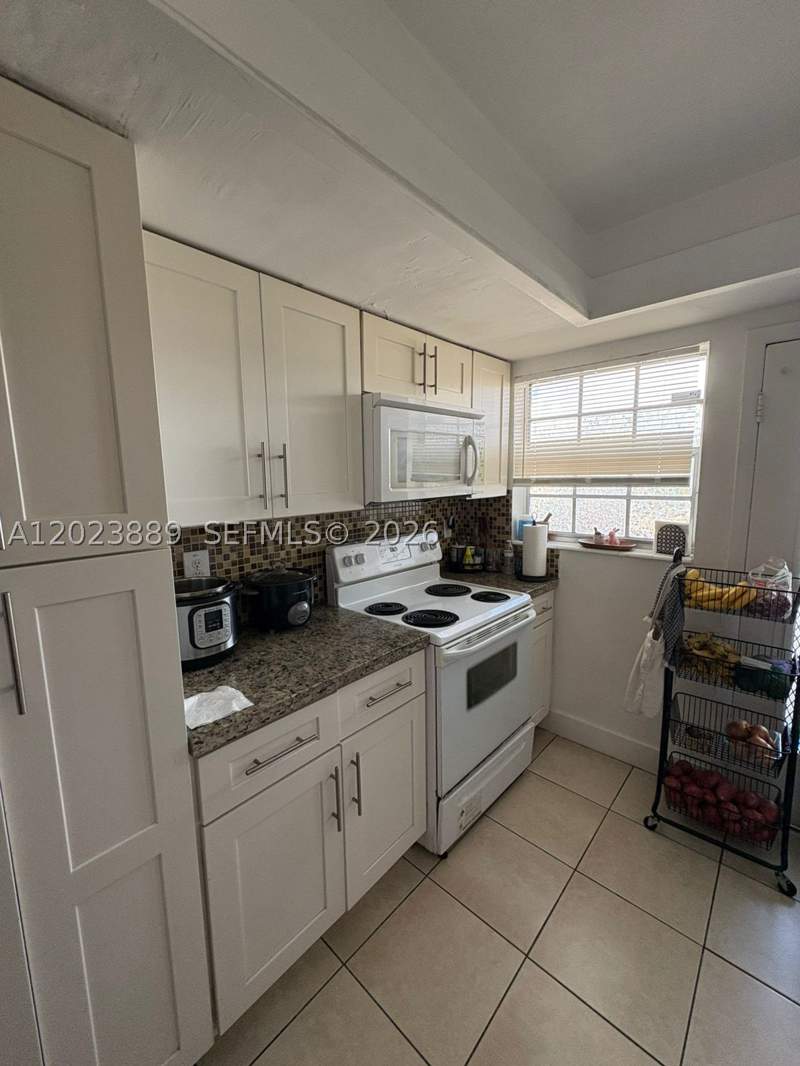 2 bedroom Condominium at 11840 NE 19th Dr 14, Sutton House Condo, North Miami — photo 2