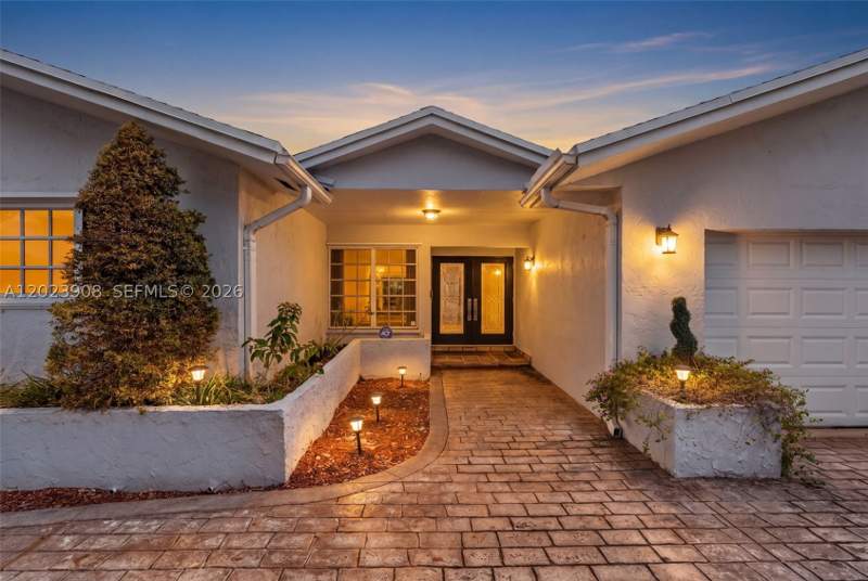 4 bedroom SingleFamilyResidence at 14001 SW 108th St, Caravel Country, Miami — photo 2