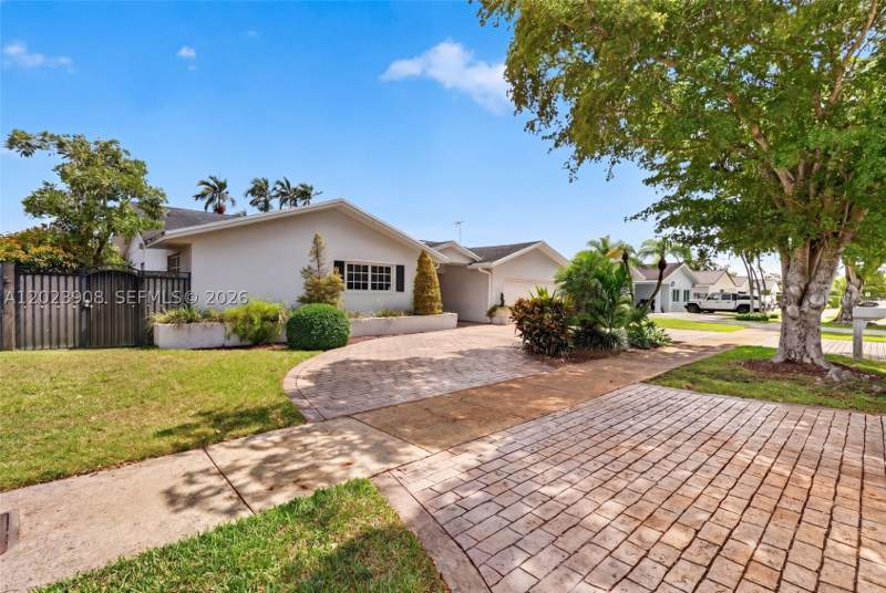 4 bedroom SingleFamilyResidence at 14001 SW 108th St, Caravel Country, Miami — photo 3