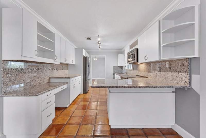 4 bedroom SingleFamilyResidence at 14001 SW 108th St, Caravel Country, Miami — photo 4