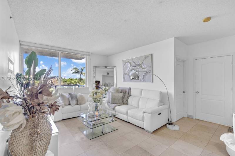 2 bedroom Condominium at 5077 NW 7th St 517, Blue Lagoon Condo, Miami — photo 4