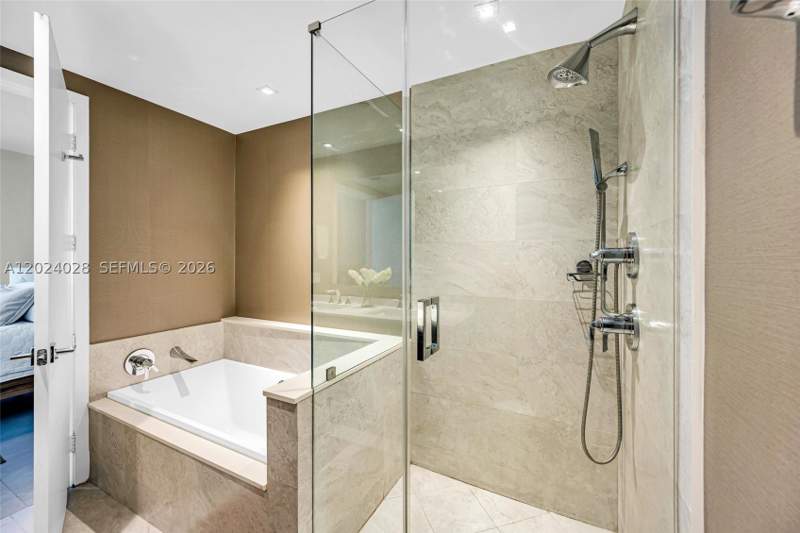 2 bedroom Condominium at 488 NE 18th St 2011, Aria On The Bay Condo, Miami — photo 4