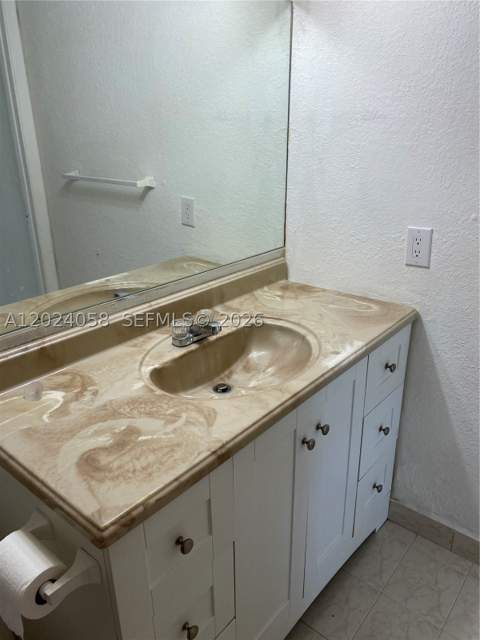 1300 W 47th Pl 118, Hialeah FL - photo 13 of 15