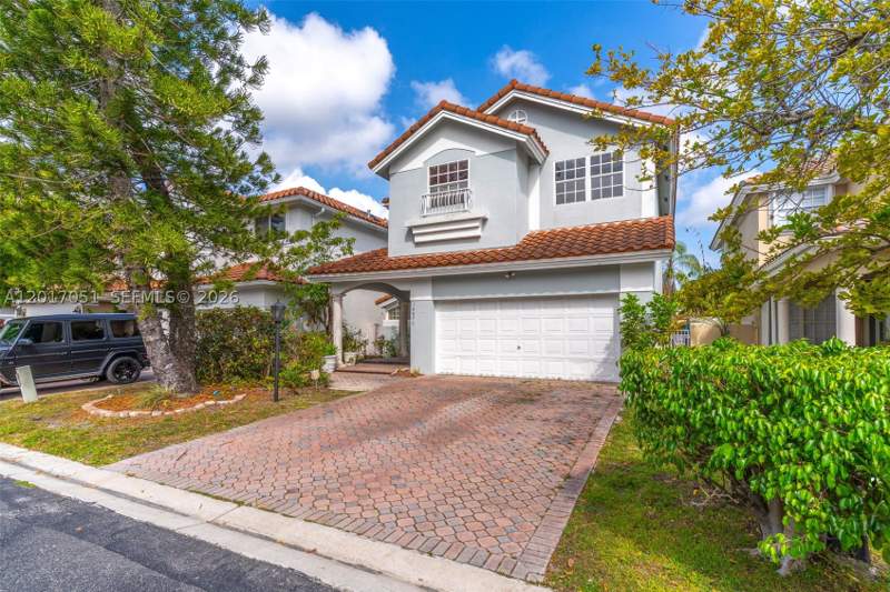 3 bedroom SingleFamilyResidence at 14876 SW 132nd Ave, Silver Lakes Sec 1, Miami — photo 2