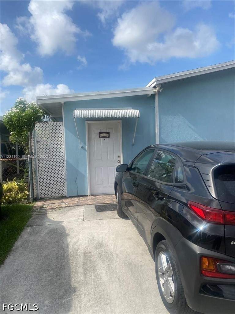 5 bedroom SingleFamilyResidence at 12810 SW 17 St, University Park, Miami — photo 2