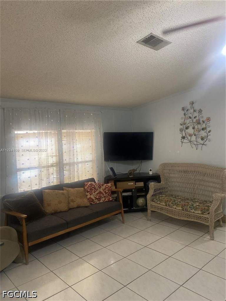 5 bedroom SingleFamilyResidence at 12810 SW 17 St, University Park, Miami — photo 4