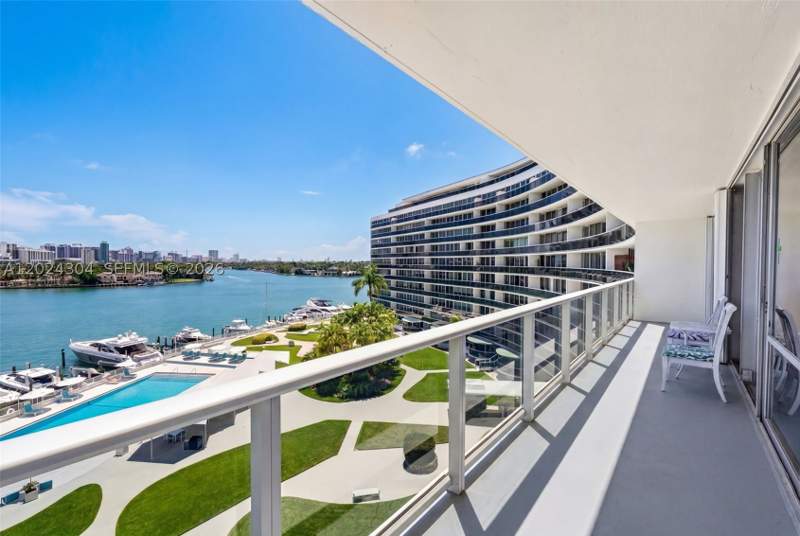 1 bedroom Condominium at 900 Bay Dr 606, King Cole Condo, Miami Beach — photo 2
