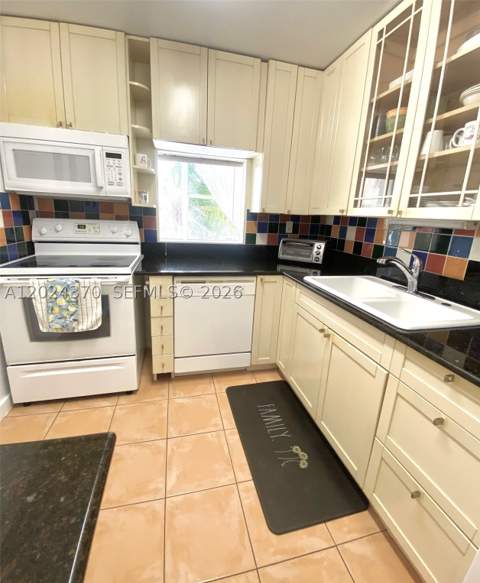210 172nd St 226, Sunny Isles Beach FL - photo 11 of 44