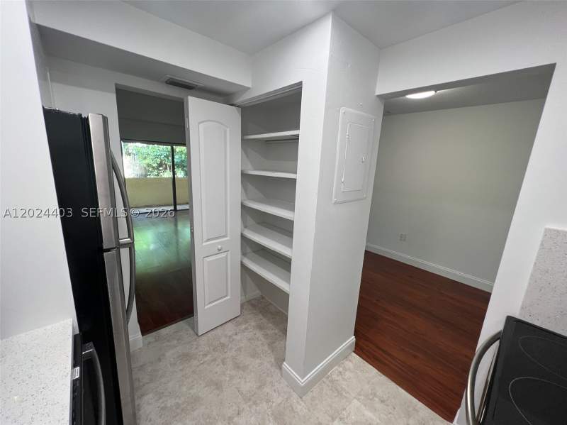 1 bedroom Condominium at 10415 N Kendall Dr B113, Nob Hill West Condo, Miami — photo 3