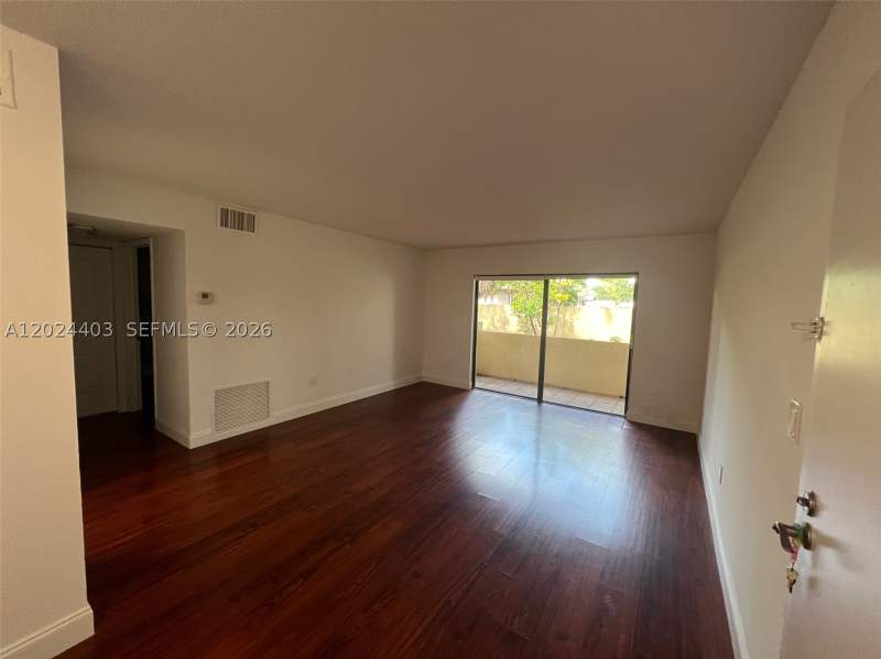 1 bedroom Condominium at 10415 N Kendall Dr B113, Nob Hill West Condo, Miami — photo 4