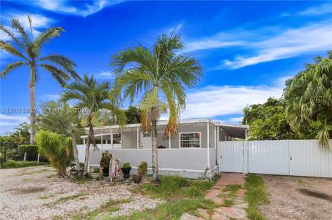 827 SW 128 Ave, Miami FL - photo 24 of 33