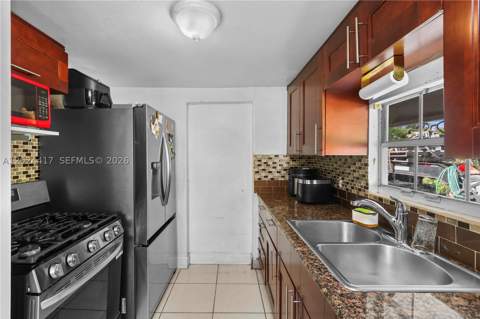 827 SW 128 Ave, Miami FL - photo 6 of 33