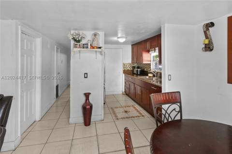 827 SW 128 Ave, Miami FL - photo 7 of 33