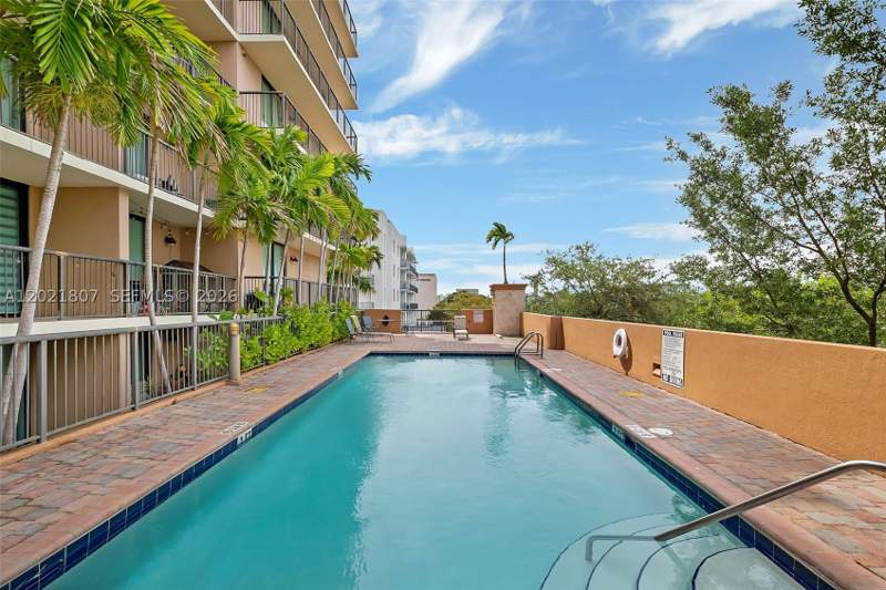 2 bedroom Condominium at 1690 SW 27th Ave 805, Coral Pointe Condo, Miami — photo 2