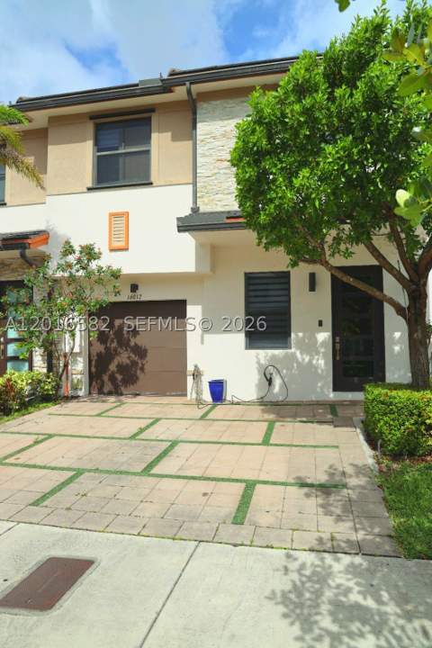 16012 NW 91st Ct, Miami Lakes FL - photo 13 of 35