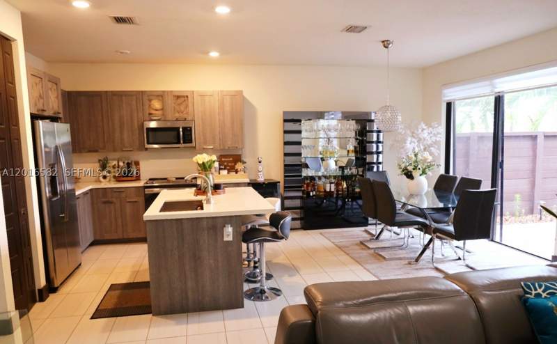 4 bedroom Townhouse at 16012 NW 91st Ct, Dunnwoody Lake, Miami Lakes — photo 2