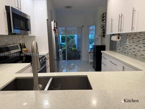 10973 NW 62nd Ter, Doral FL - photo 8 of 11