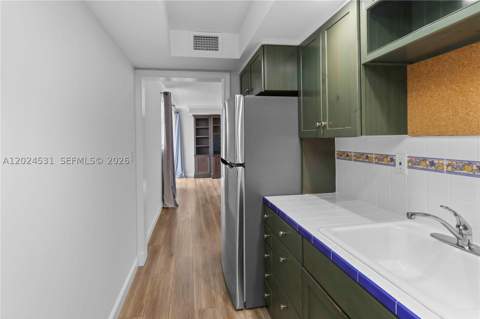 16518 NE 26th Ave 405, North Miami Beach FL - photo 7 of 23