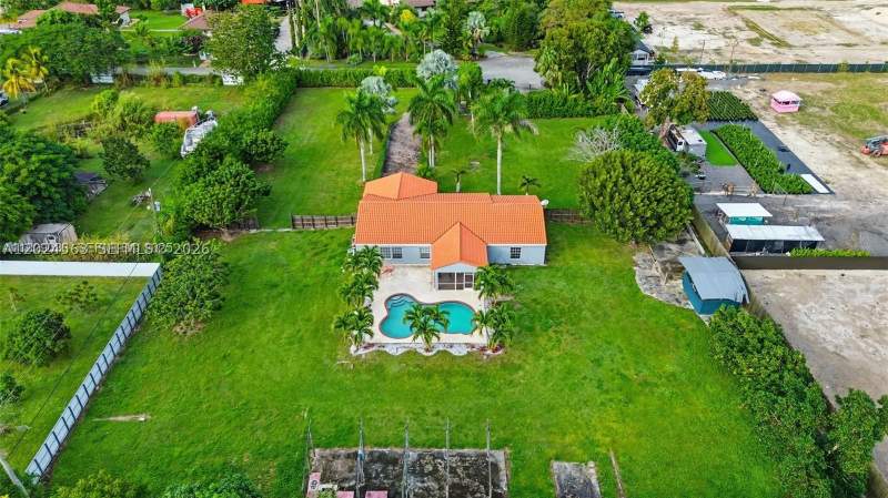 3 bedroom SingleFamilyResidence at 21080 SW 242nd St, South West Ranches, Homestead — photo 2