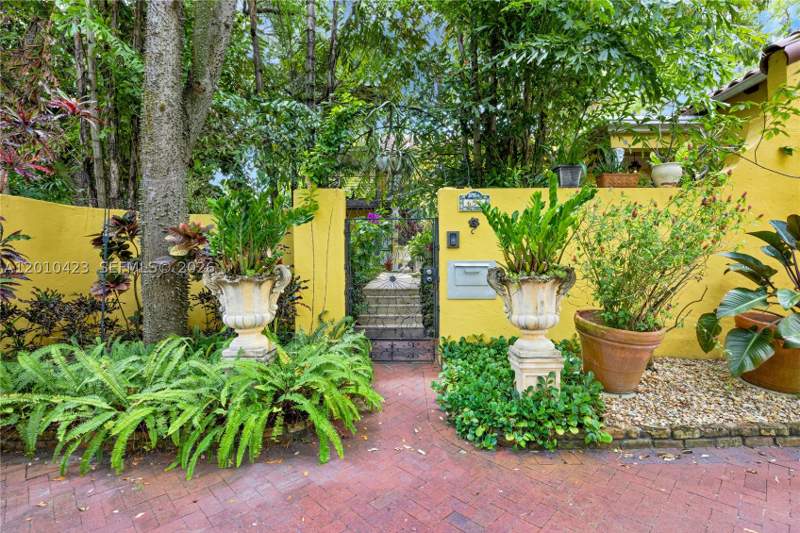 6 bedroom SingleFamilyResidence at 650 NE 76th St, Aqua Marine, Miami — photo 3