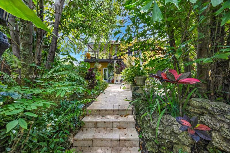 6 bedroom SingleFamilyResidence at 650 NE 76th St, Aqua Marine, Miami — photo 4