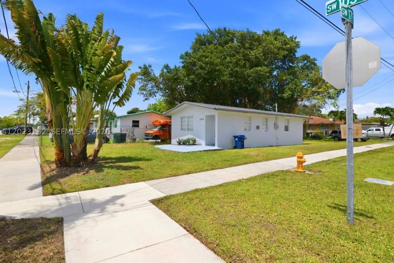 3 bedroom SingleFamilyResidence at 17875 SW 103rd Ave, West Perrine, Miami — photo 2