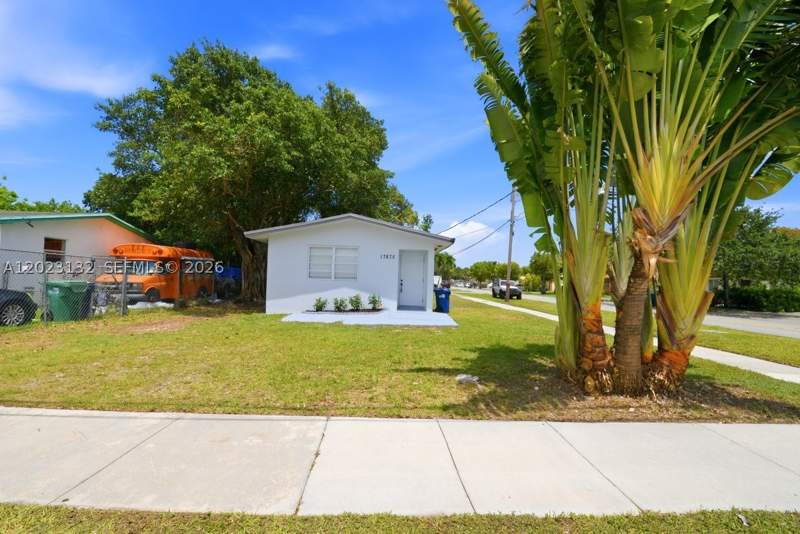 3 bedroom SingleFamilyResidence at 17875 SW 103rd Ave, West Perrine, Miami — photo 3